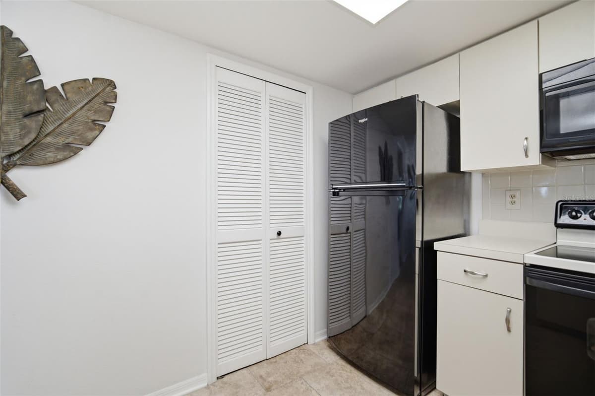8350 SAVANNAH TRACE CIRCLE — photo 21 of 49