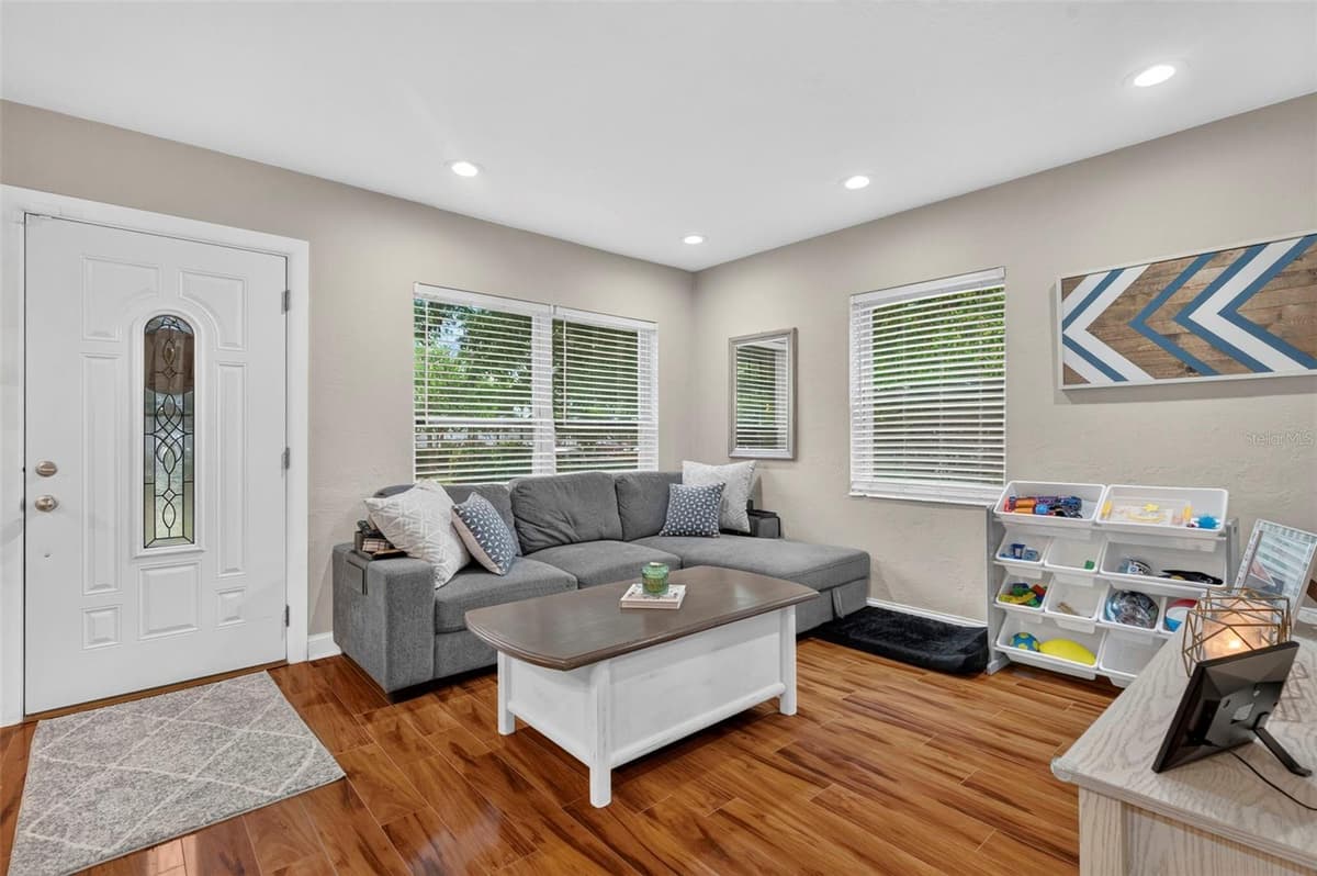 1226 49TH AVENUE — photo 3 of 34
