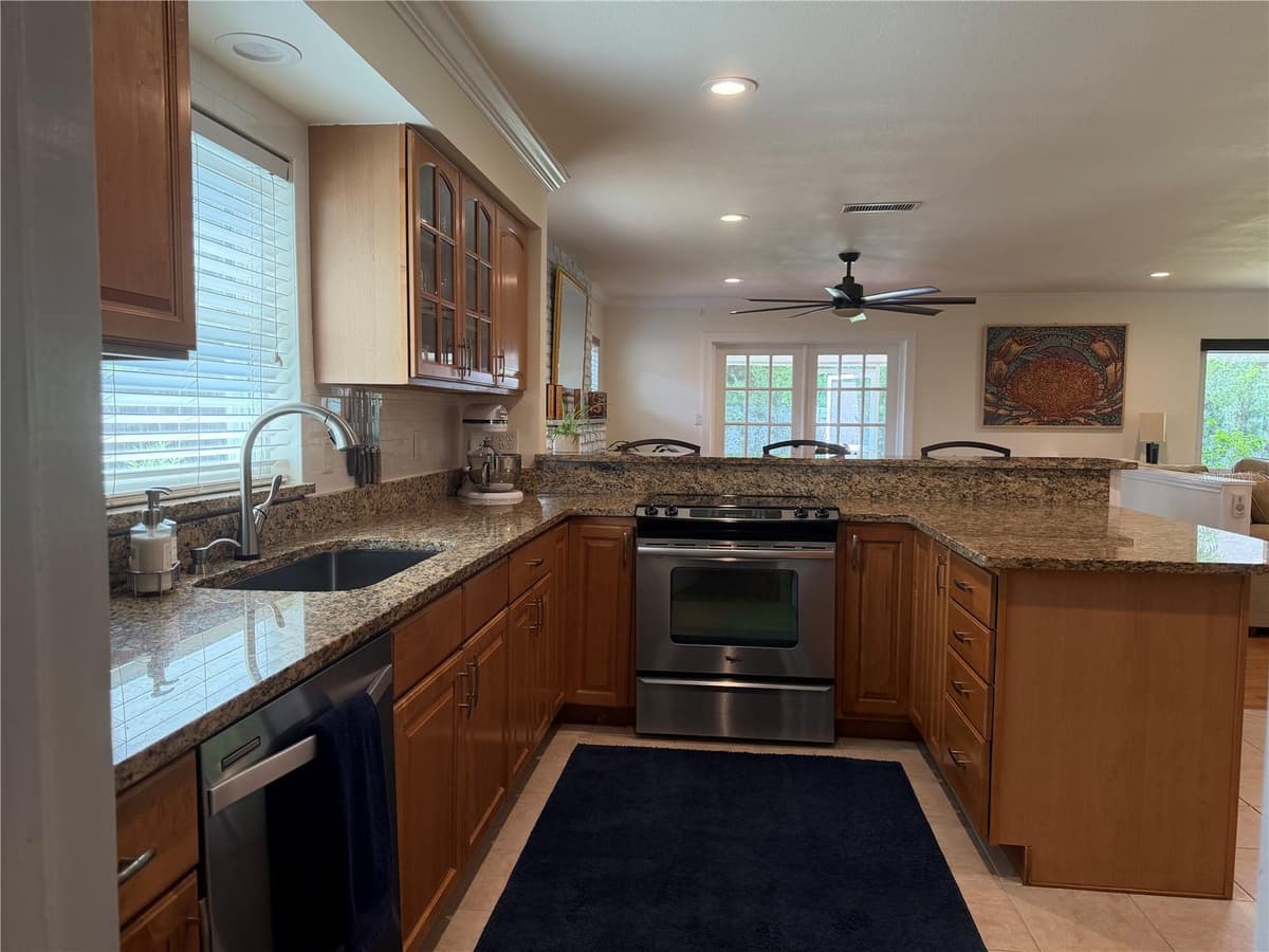 810 SWEETBRIAR ROAD — photo 10 of 28
