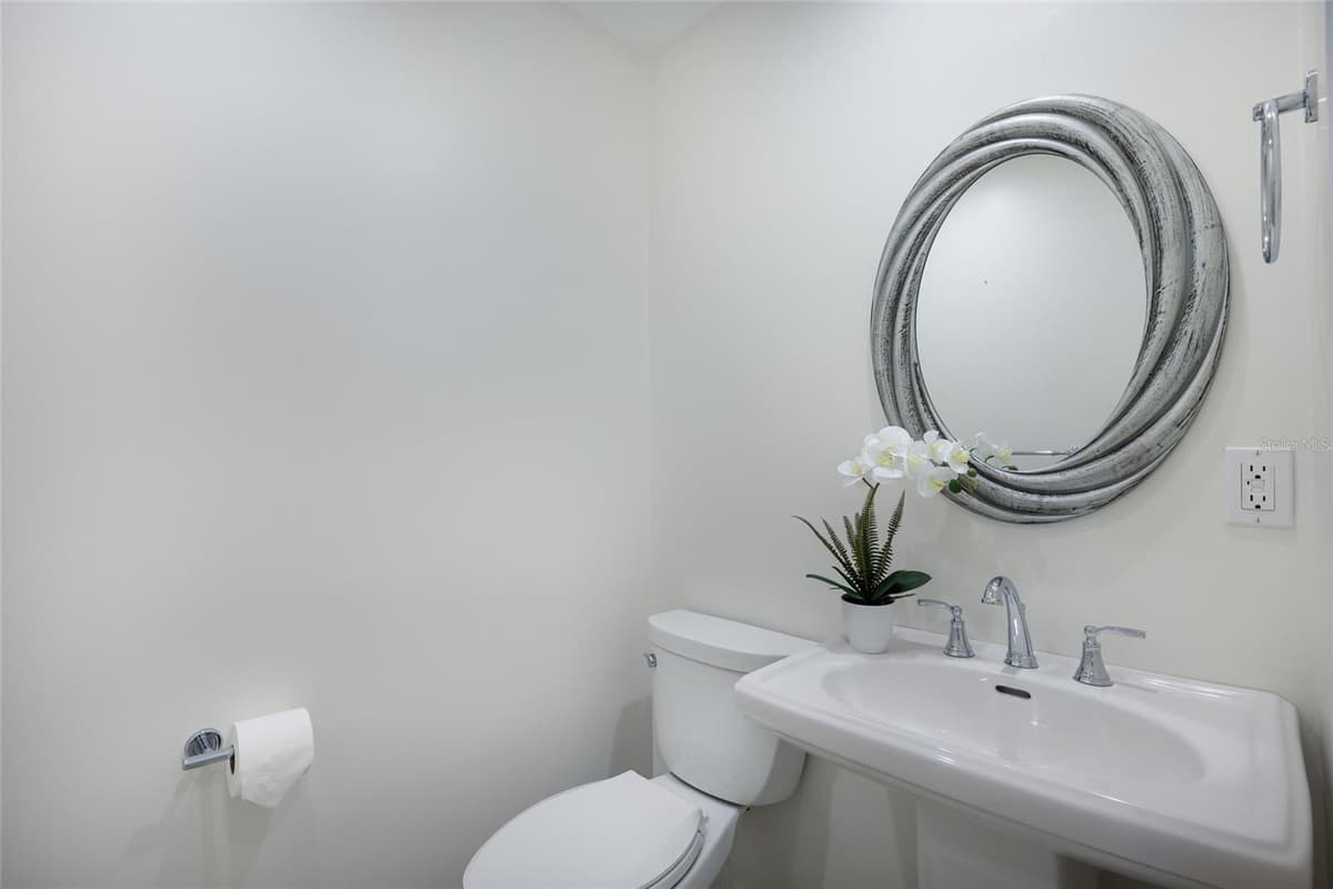 585 BUTTONWOOD BAY DRIVE — photo 15 of 70