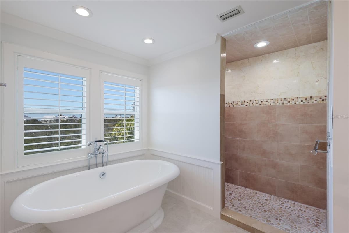585 BUTTONWOOD BAY DRIVE — photo 36 of 70
