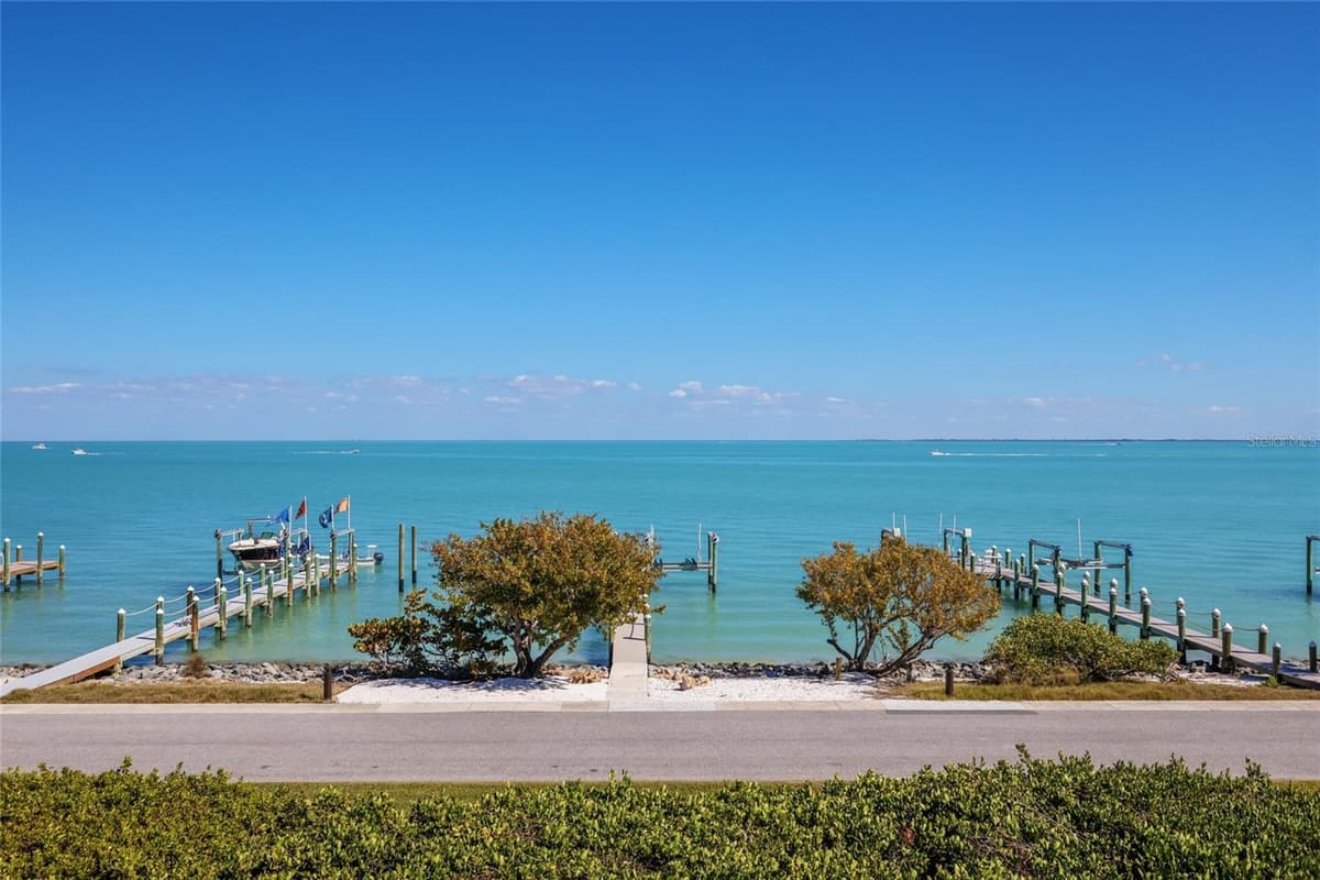 585 BUTTONWOOD BAY DRIVE — photo 40 of 70