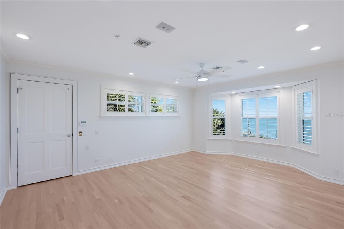 585 BUTTONWOOD BAY DRIVE — photo 32 of 70