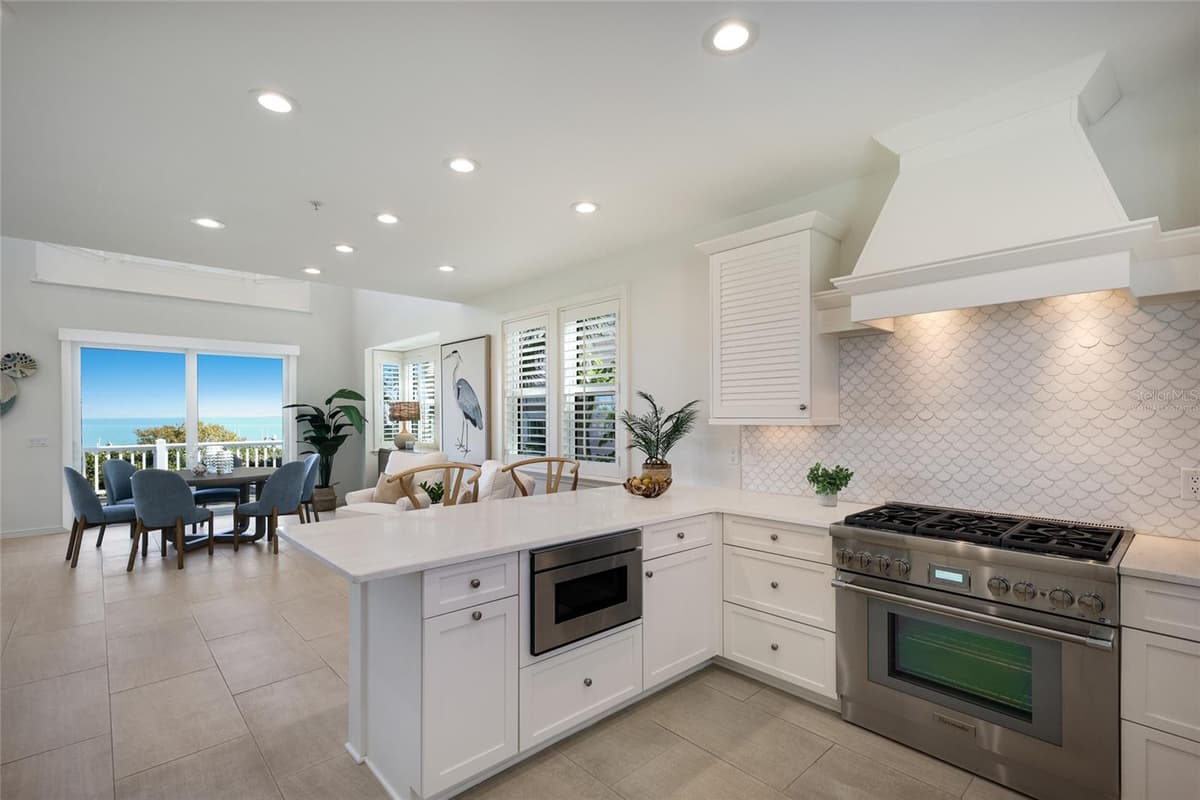 585 BUTTONWOOD BAY DRIVE — photo 14 of 70