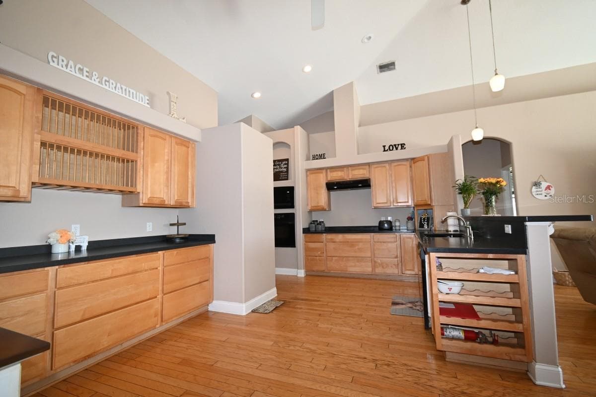 12106 PALM STREET — photo 7 of 36