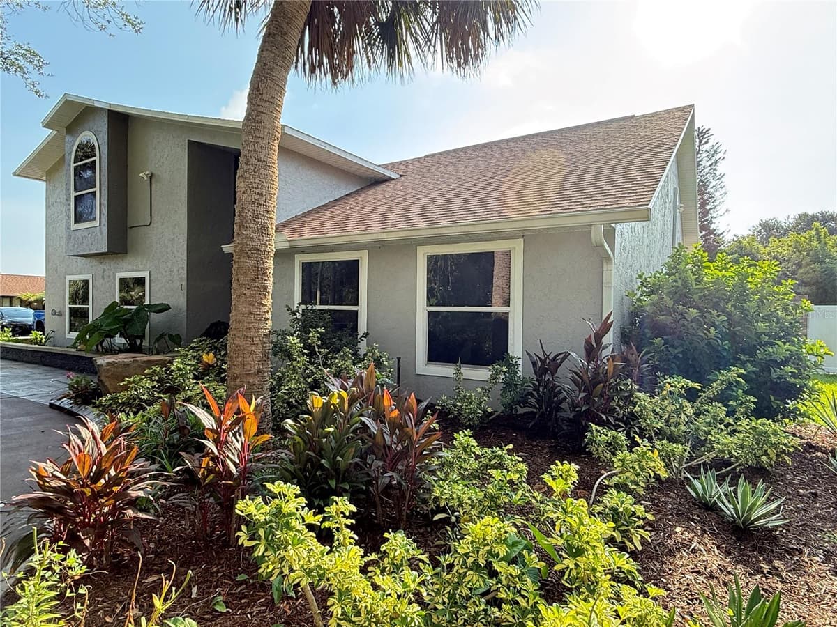 1 HARRIS CIRCLE — photo 4 of 100