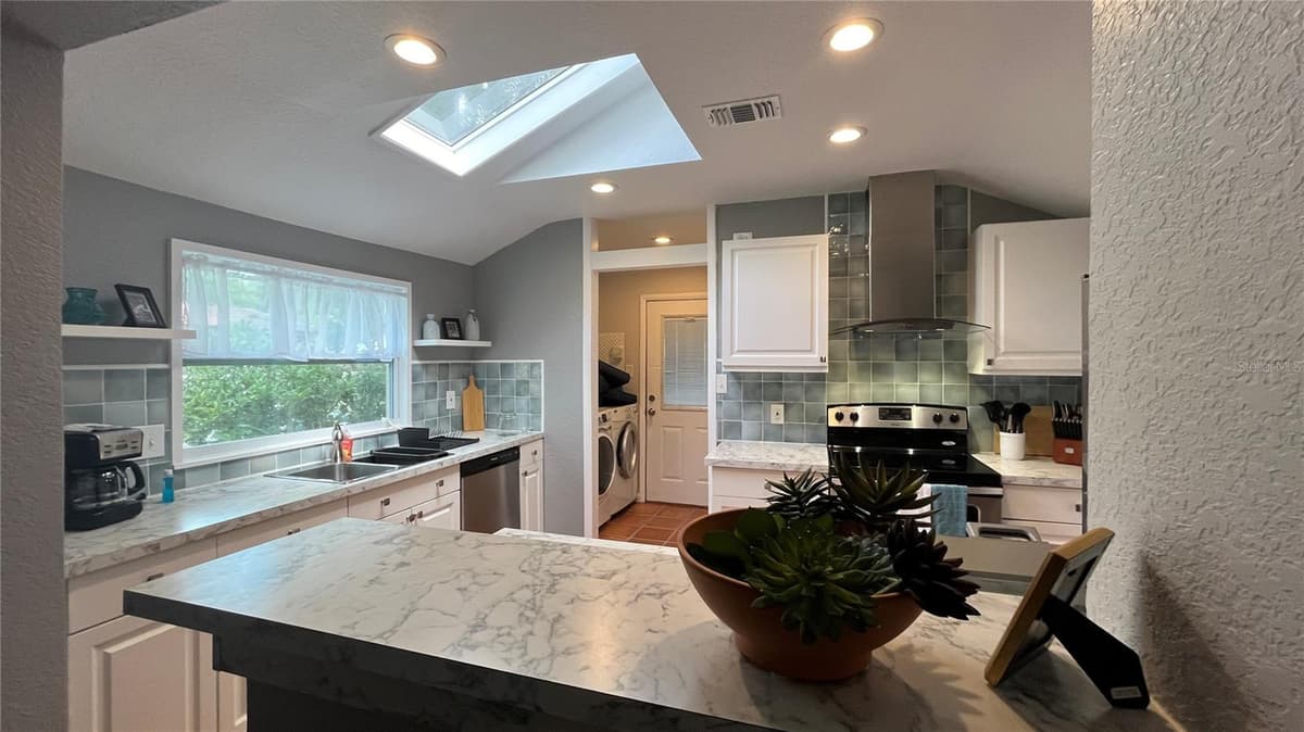 2301 IDLEWILD AVENUE — photo 11 of 38