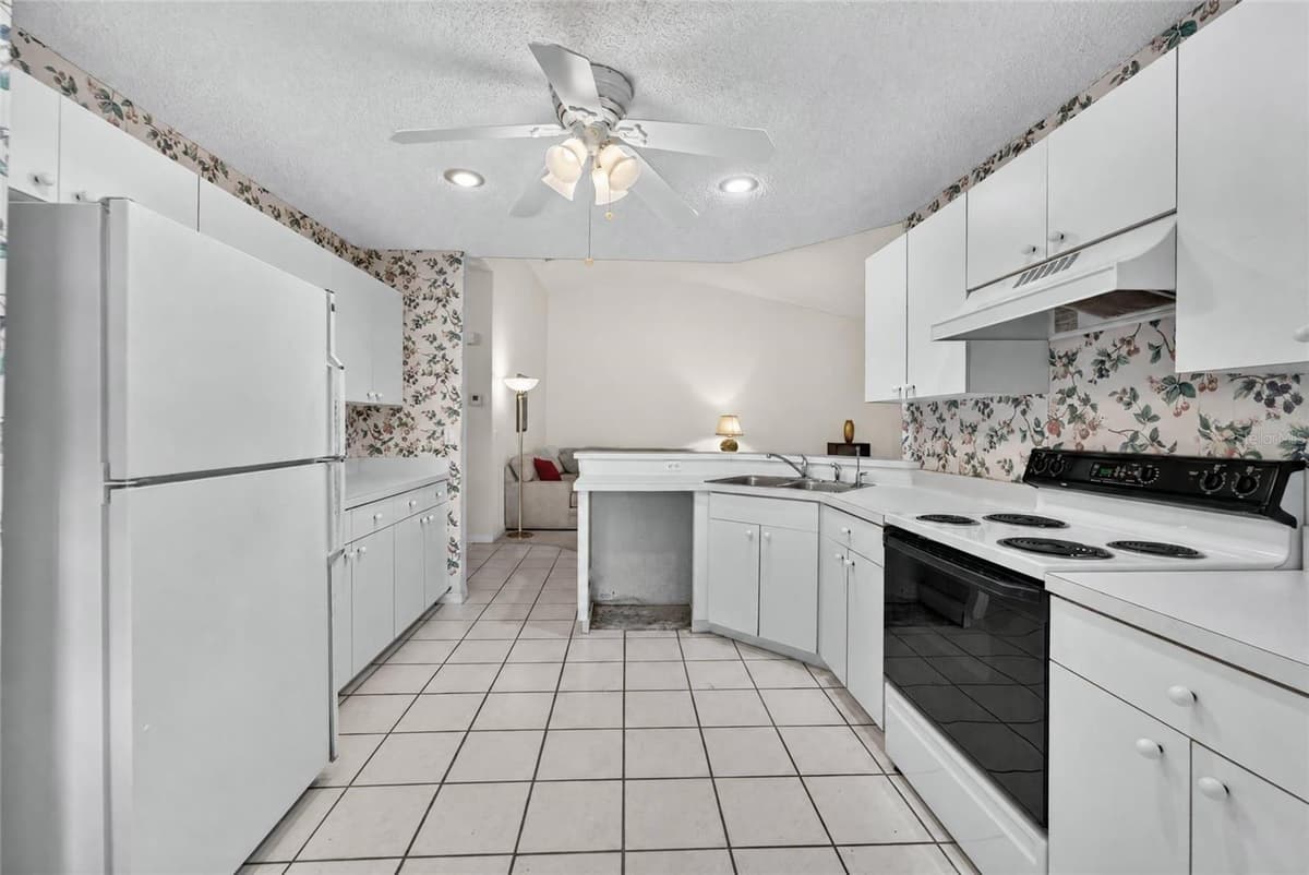 1023 MCDANIEL STREET — photo 14 of 83