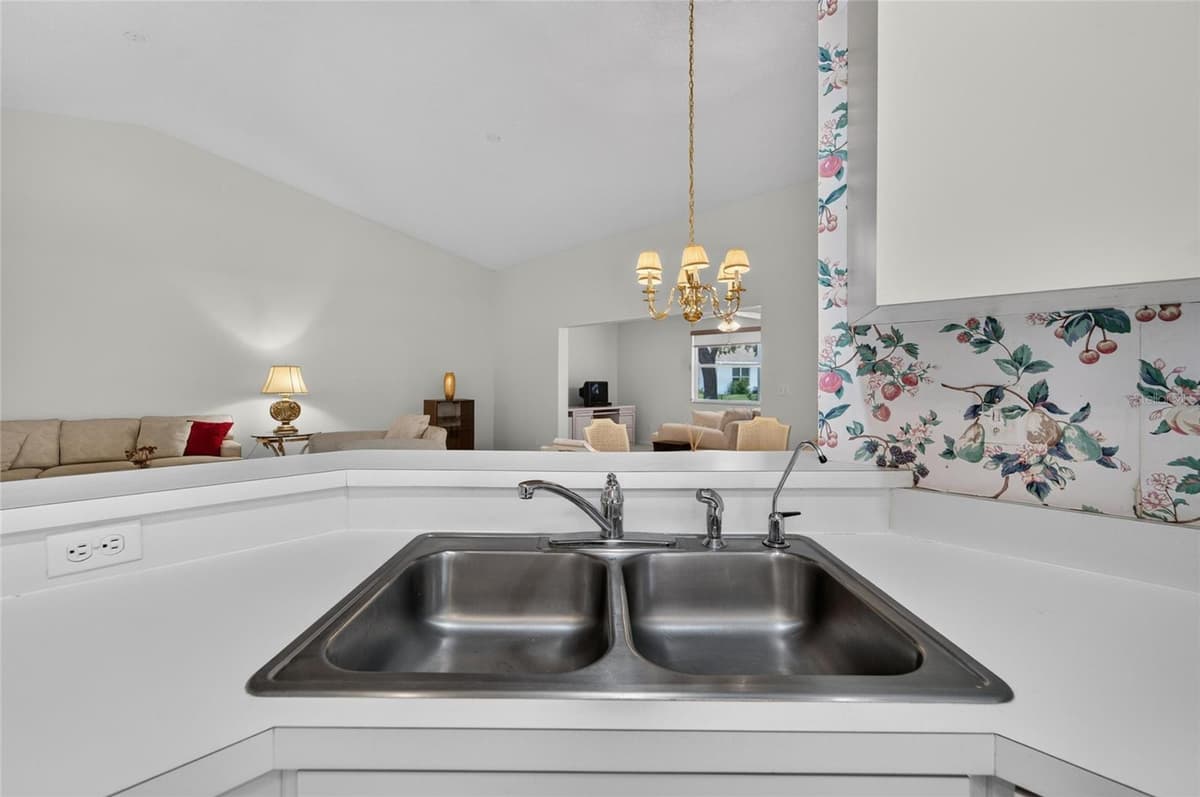 1023 MCDANIEL STREET — photo 10 of 83