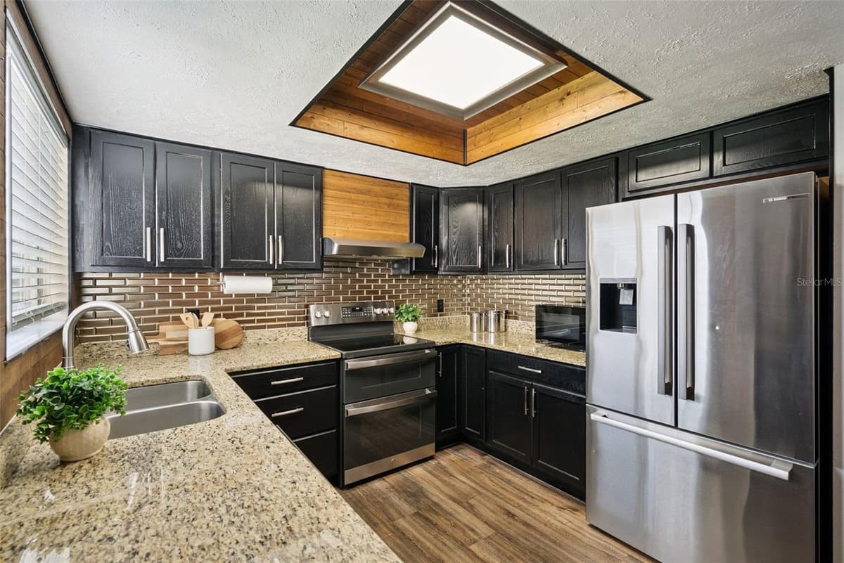 916 CLEVELAND STREET — photo 10 of 43