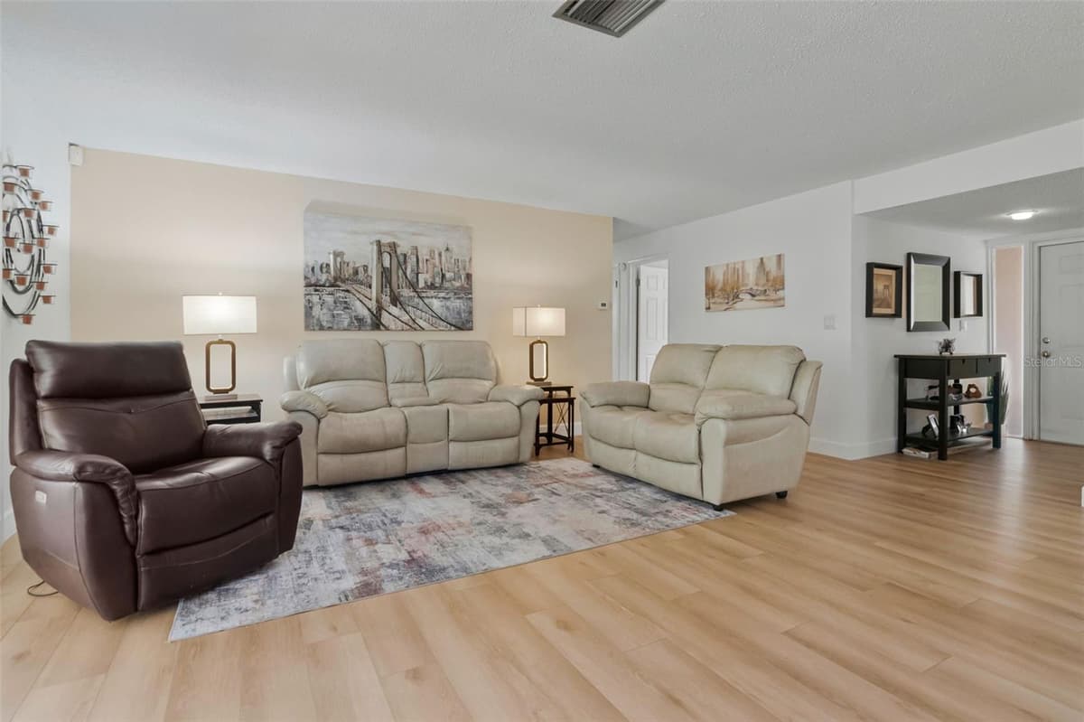 1150 BROOK DRIVE — photo 6 of 57