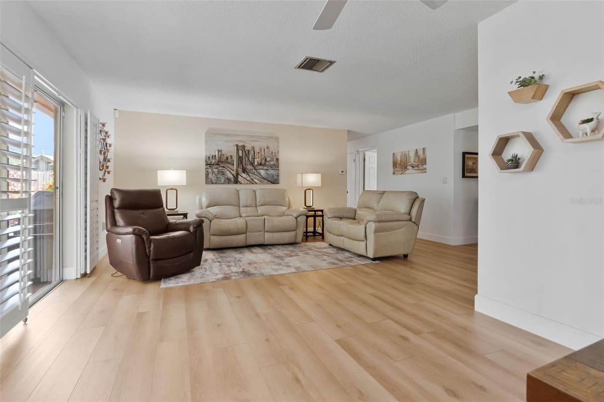 1150 BROOK DRIVE — photo 9 of 57