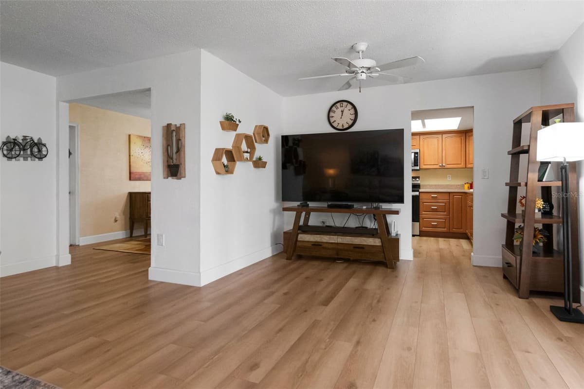 1150 BROOK DRIVE — photo 12 of 57