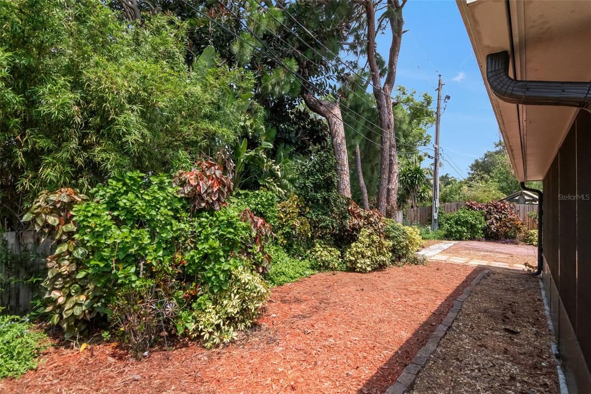 1150 BROOK DRIVE — photo 41 of 57