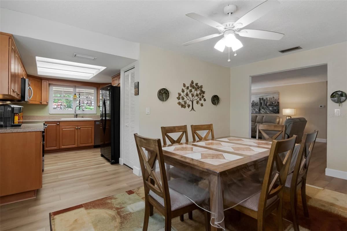 1150 BROOK DRIVE — photo 17 of 57