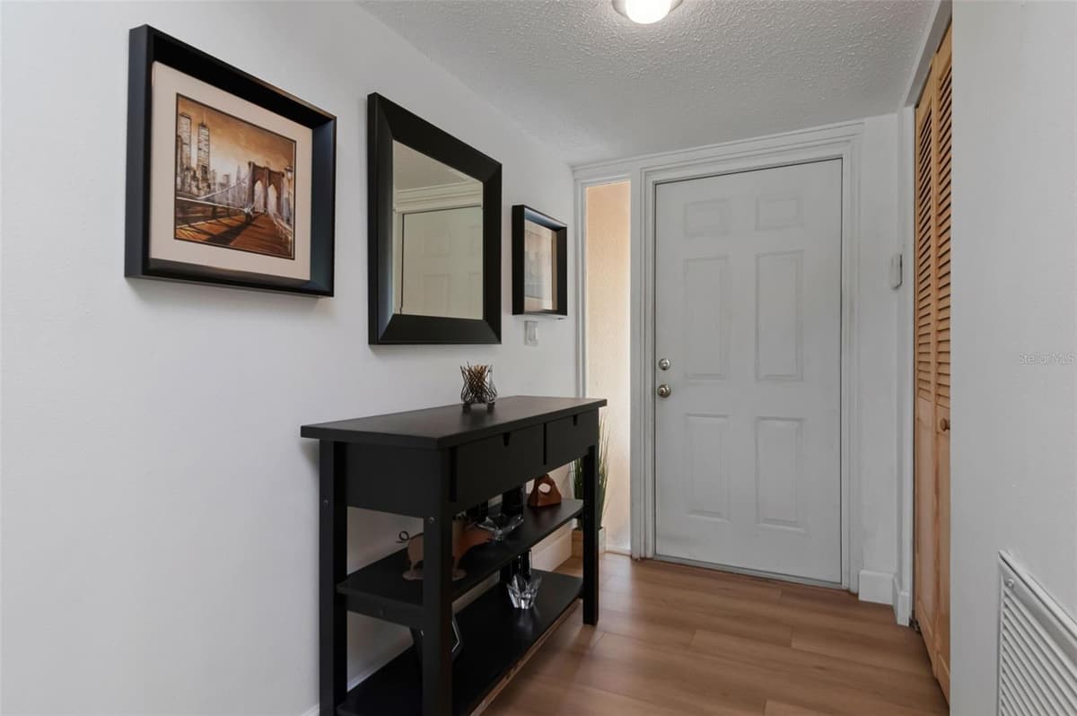 1150 BROOK DRIVE — photo 4 of 57