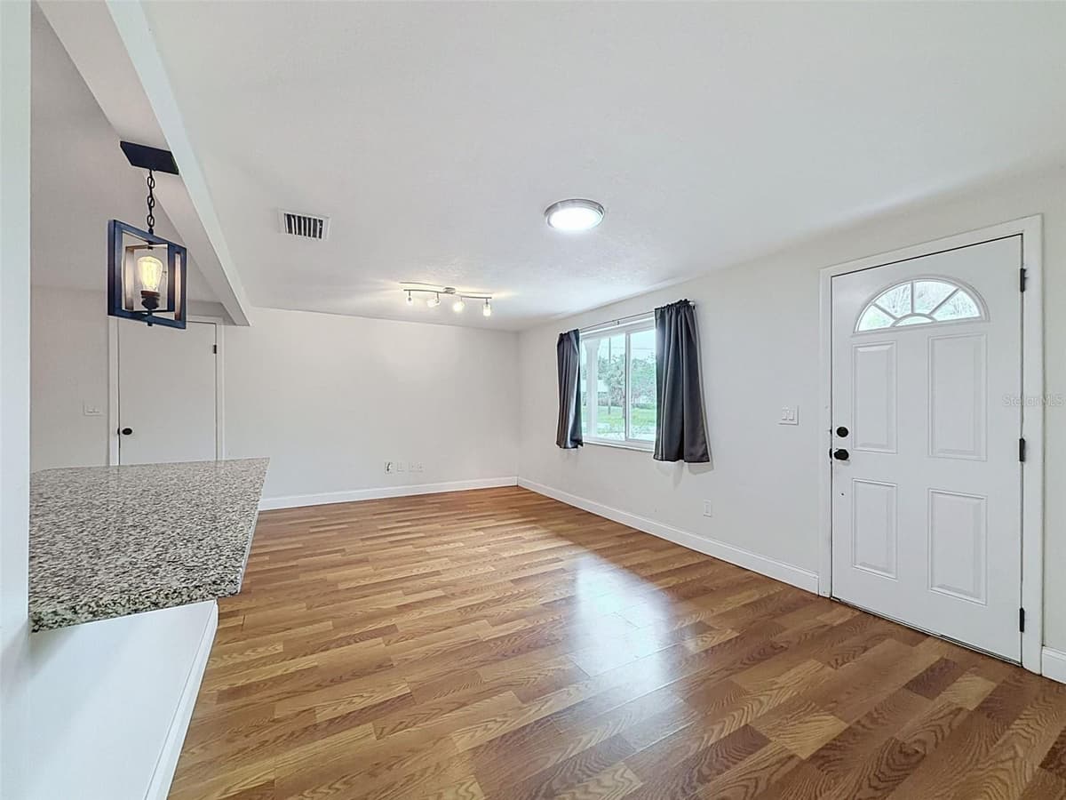 6845 MEDLAR DRIVE — photo 4 of 32