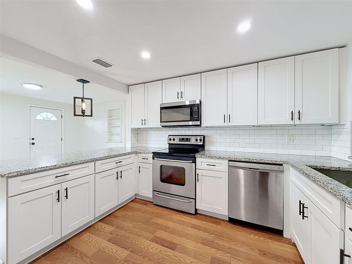 6845 MEDLAR DRIVE — photo 8 of 32