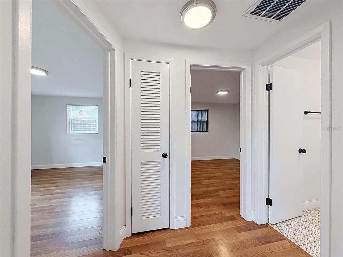 6845 MEDLAR DRIVE — photo 15 of 32