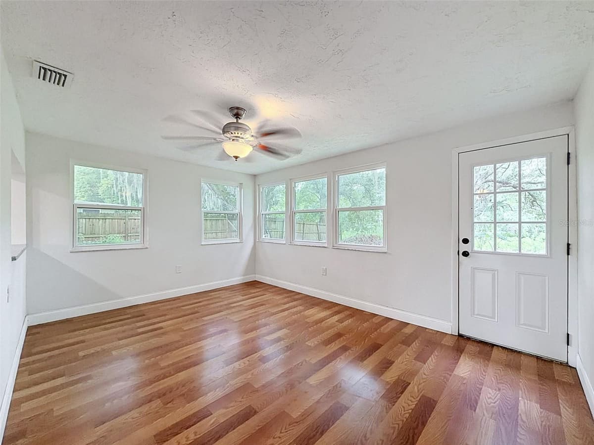 6845 MEDLAR DRIVE — photo 11 of 32