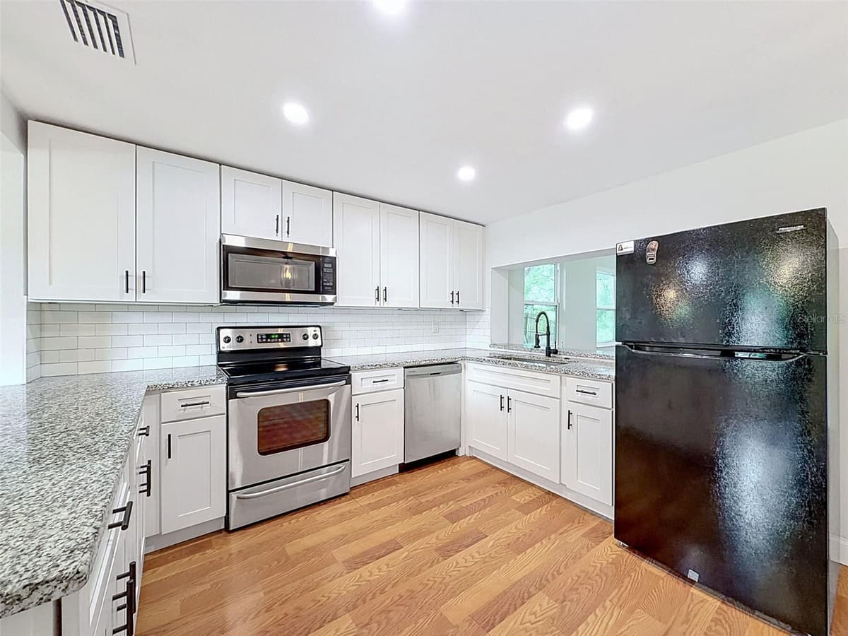 6845 MEDLAR DRIVE — photo 7 of 32