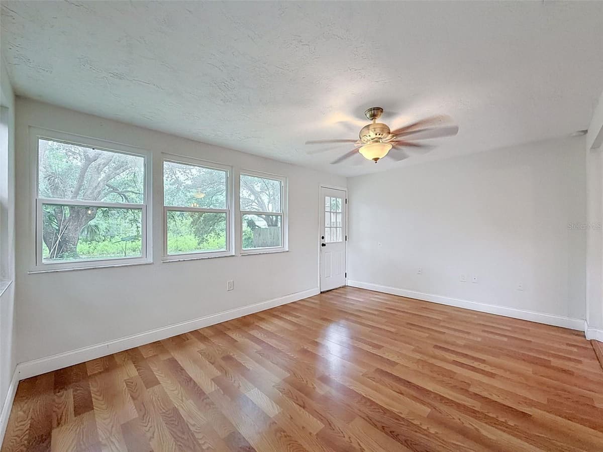 6845 MEDLAR DRIVE — photo 12 of 32