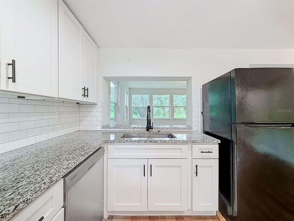 6845 MEDLAR DRIVE — photo 9 of 32