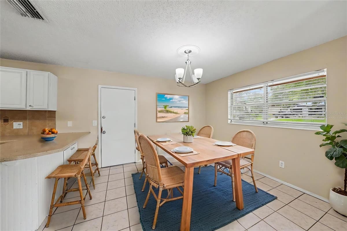 2451 GLENVIEW DRIVE — photo 12 of 29