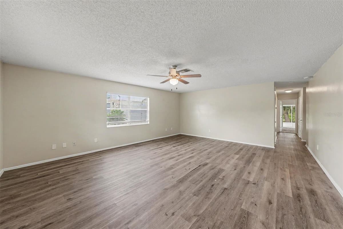 2451 GLENVIEW DRIVE — photo 8 of 29