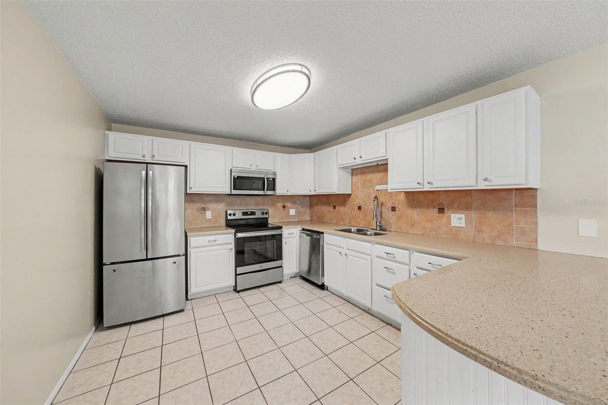 2451 GLENVIEW DRIVE — photo 10 of 29