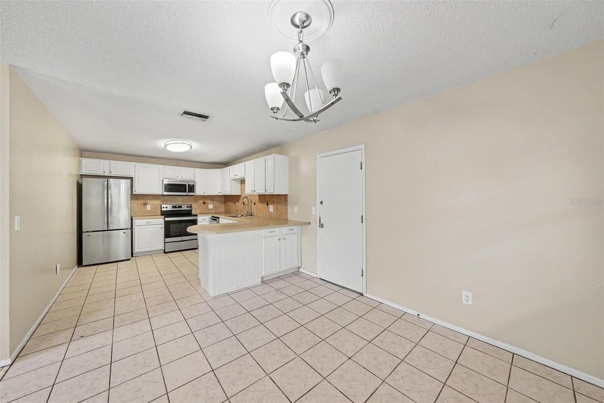 2451 GLENVIEW DRIVE — photo 9 of 29