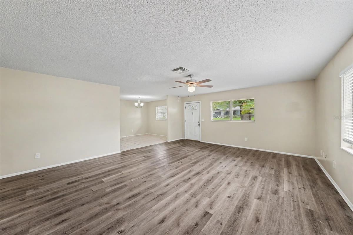 2451 GLENVIEW DRIVE — photo 5 of 29