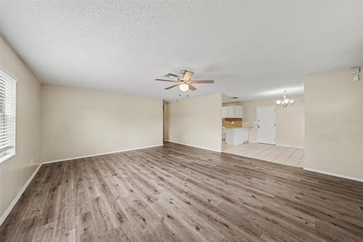 2451 GLENVIEW DRIVE — photo 6 of 29