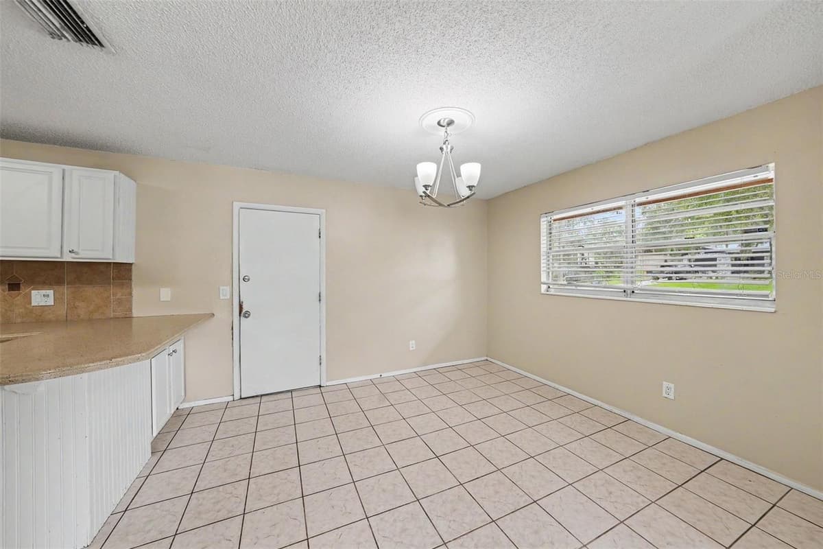 2451 GLENVIEW DRIVE — photo 13 of 29
