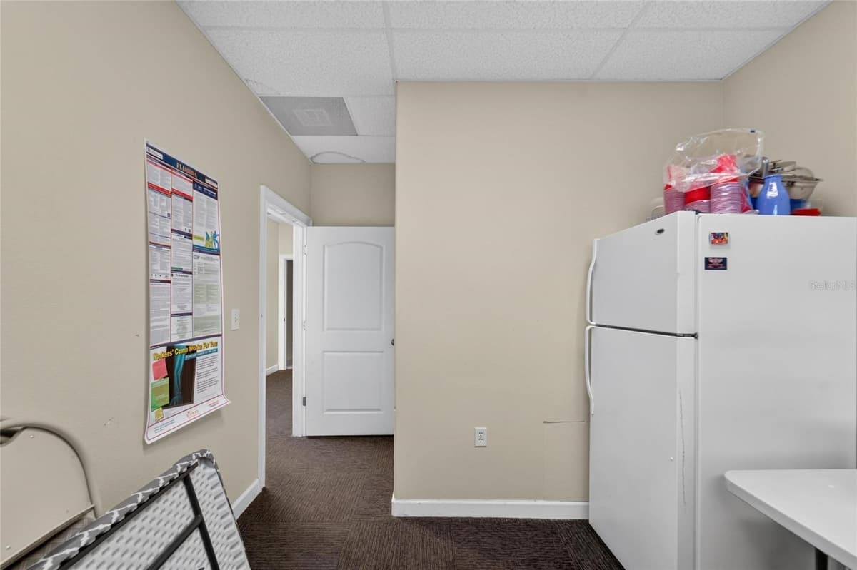 7318 COMANCHE AVENUE — photo 37 of 100