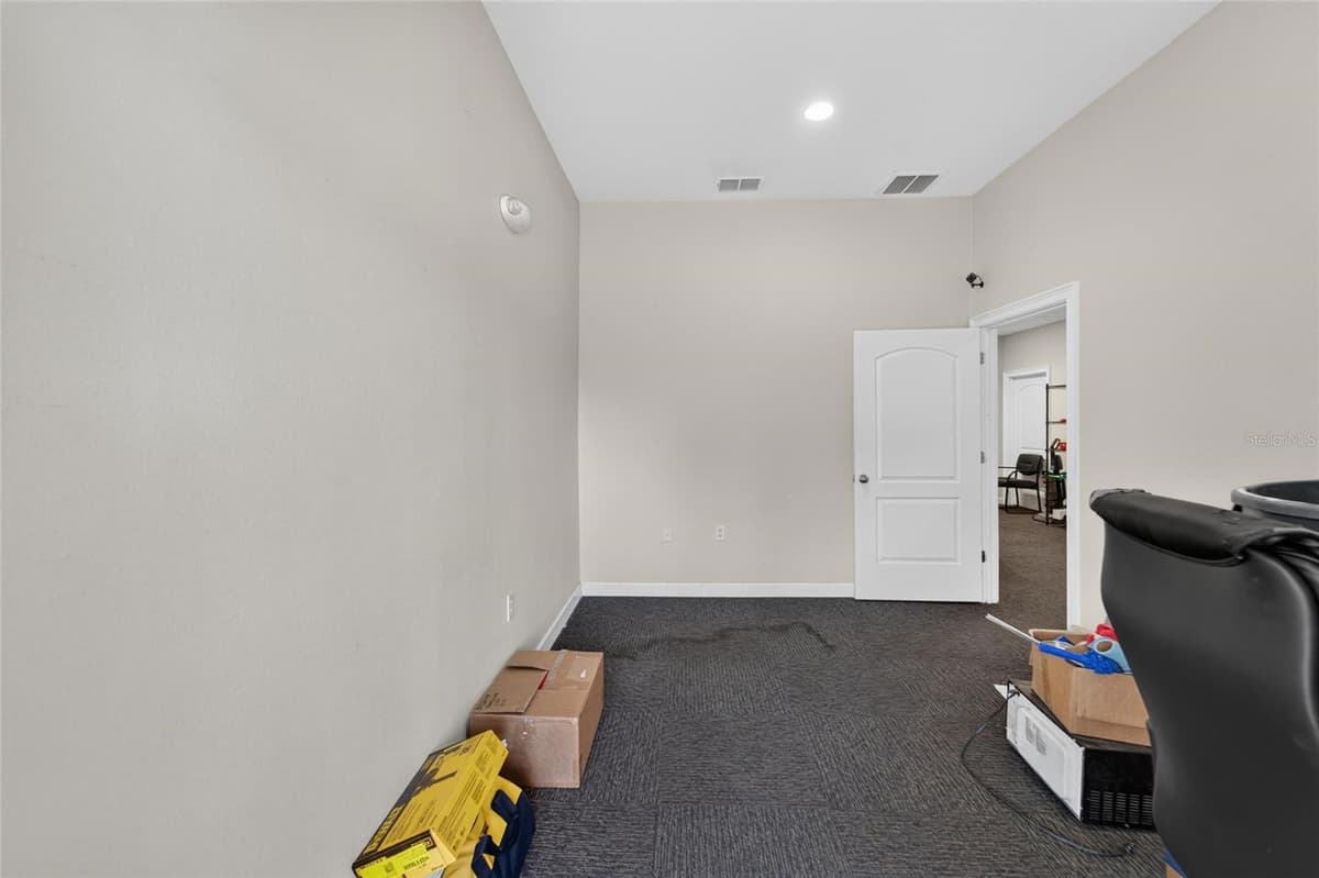 7318 COMANCHE AVENUE — photo 24 of 100
