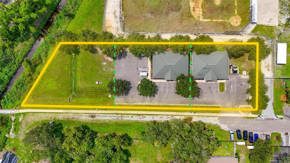7318 COMANCHE AVENUE — photo 5 of 100