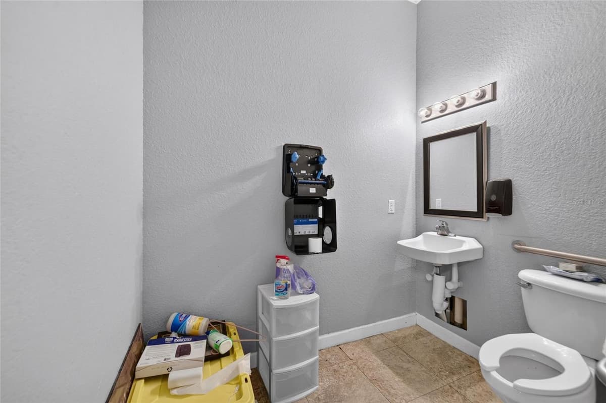 7318 COMANCHE AVENUE — photo 76 of 100