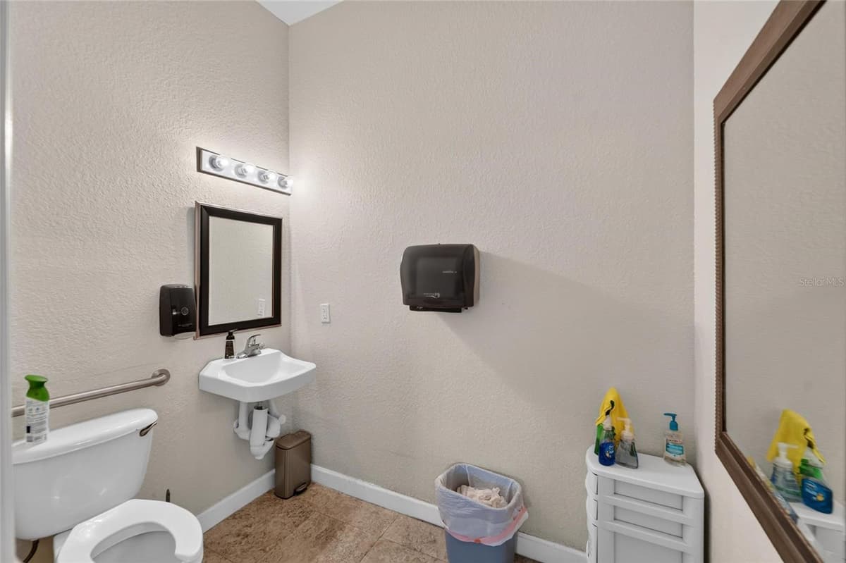 7318 COMANCHE AVENUE — photo 70 of 100
