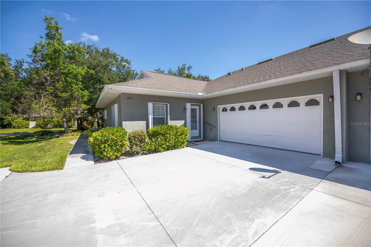 1253 RED OAK LANE — photo 4 of 82