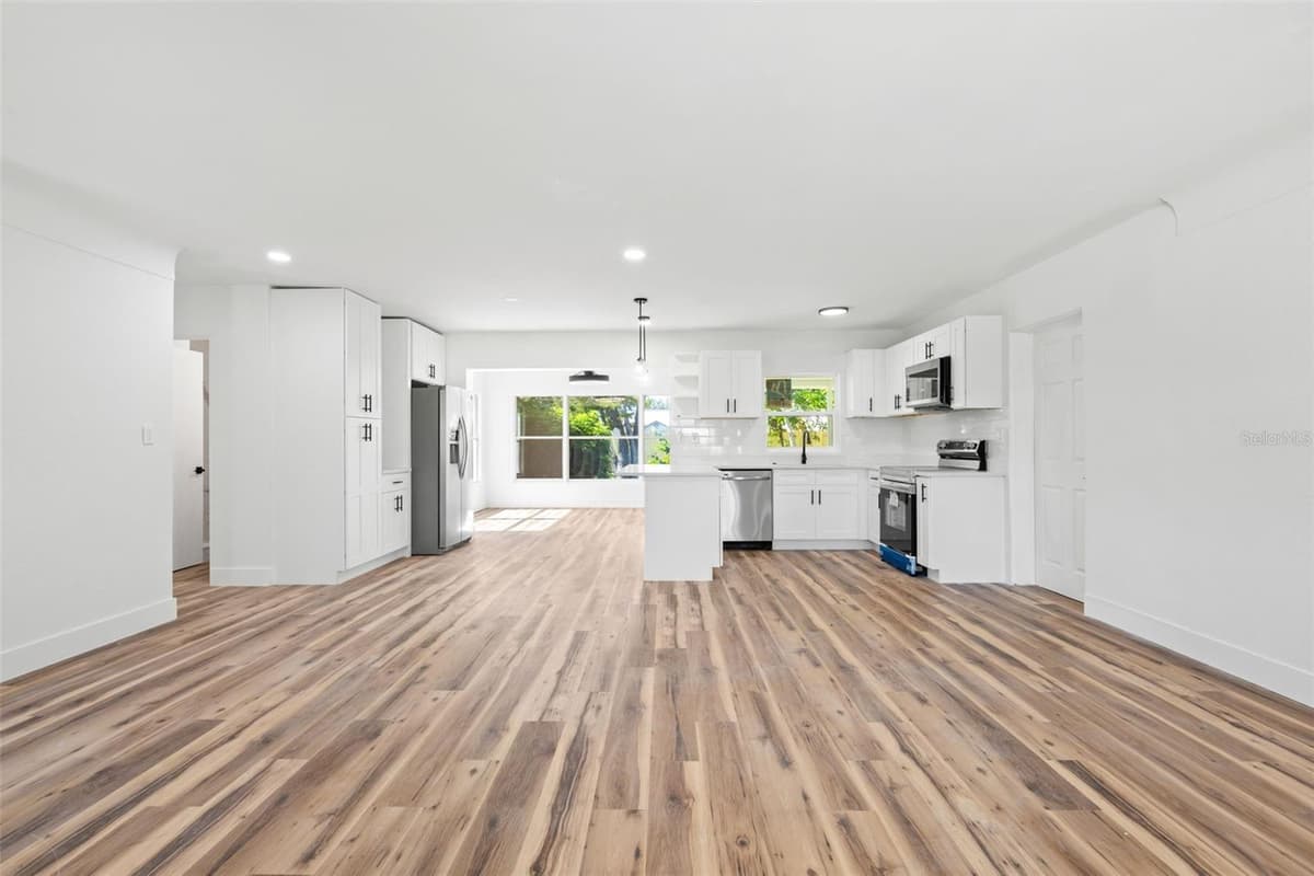 6116 52ND AVENUE — photo 9 of 30
