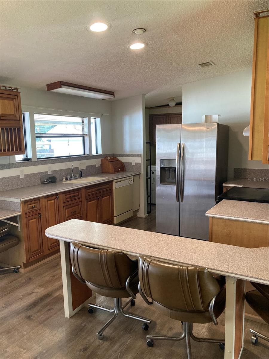 1038 20TH STREET — photo 3 of 52