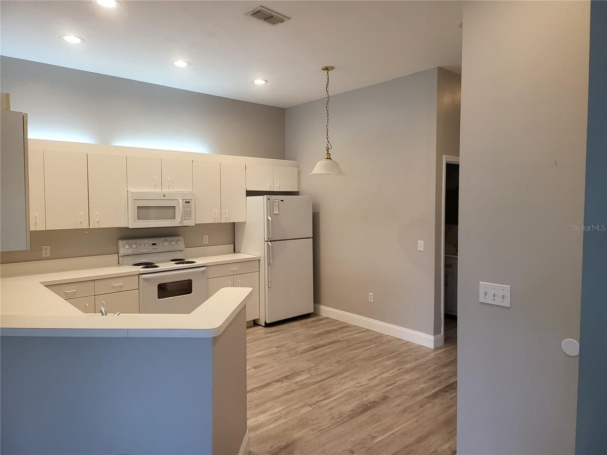 502 CATALINA ISLES CIRCLE — photo 6 of 10