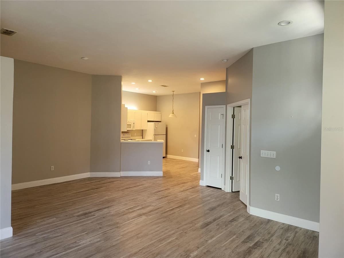 502 CATALINA ISLES CIRCLE — photo 8 of 10