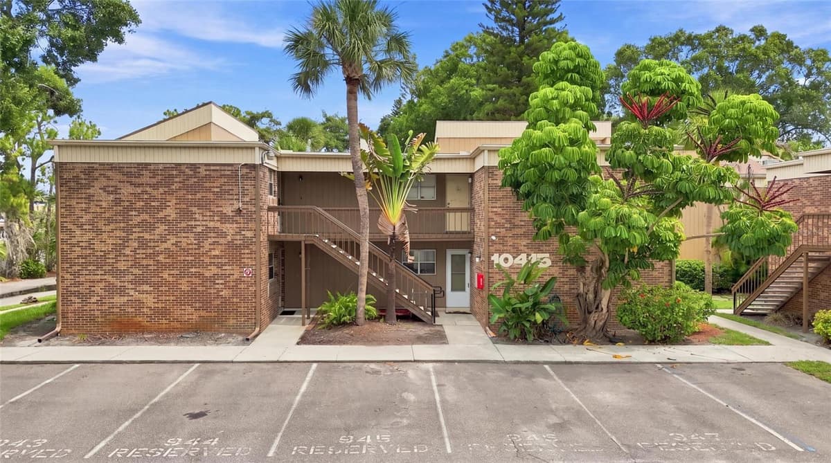 10415 CARROLLBROOK CIRCLE — photo 1 of 28