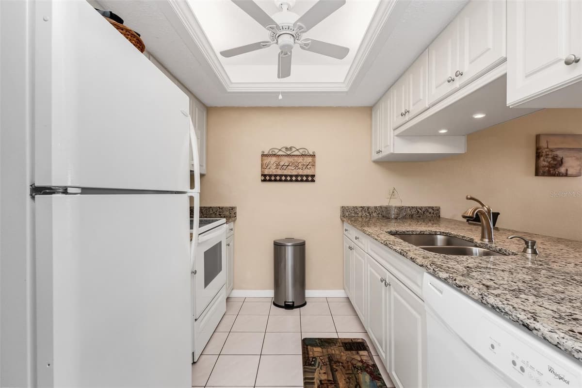 4000 OAKVIEW DRIVE — photo 10 of 46