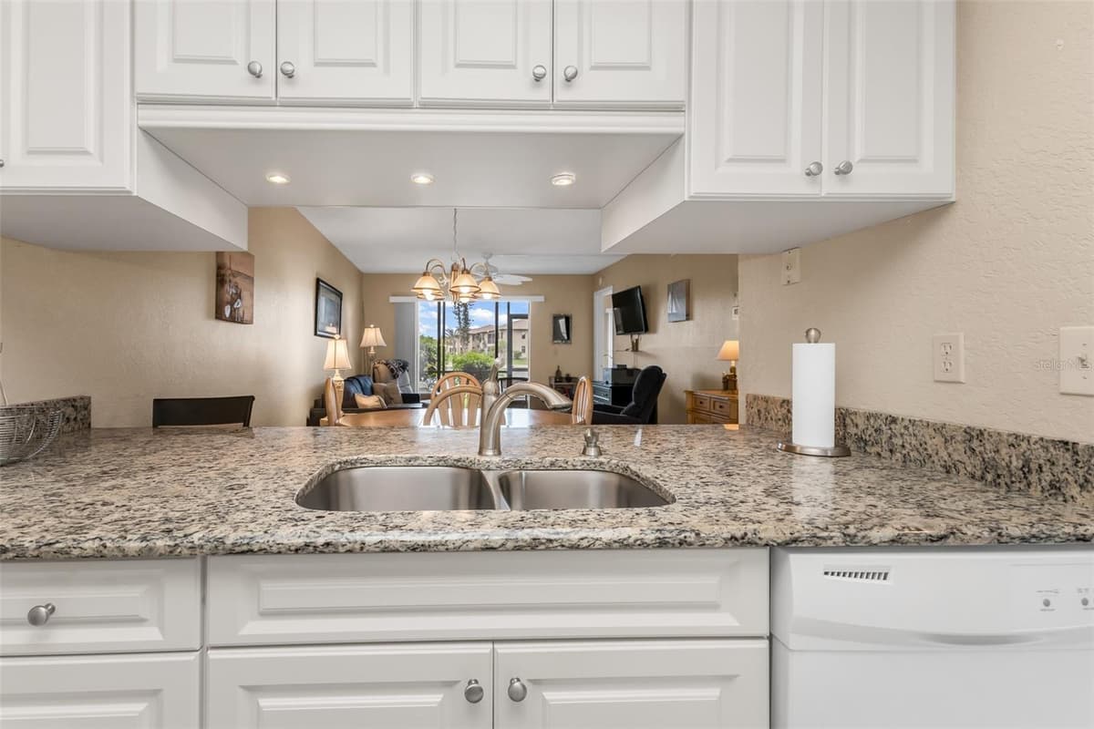 4000 OAKVIEW DRIVE — photo 12 of 46