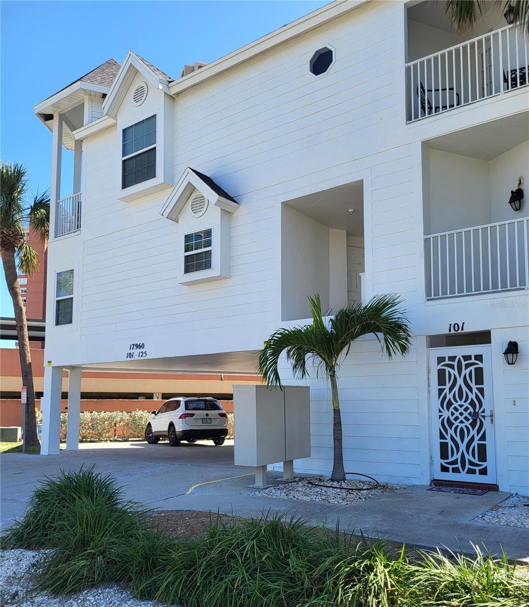 17960 GULF BOULEVARD — photo 2 of 15