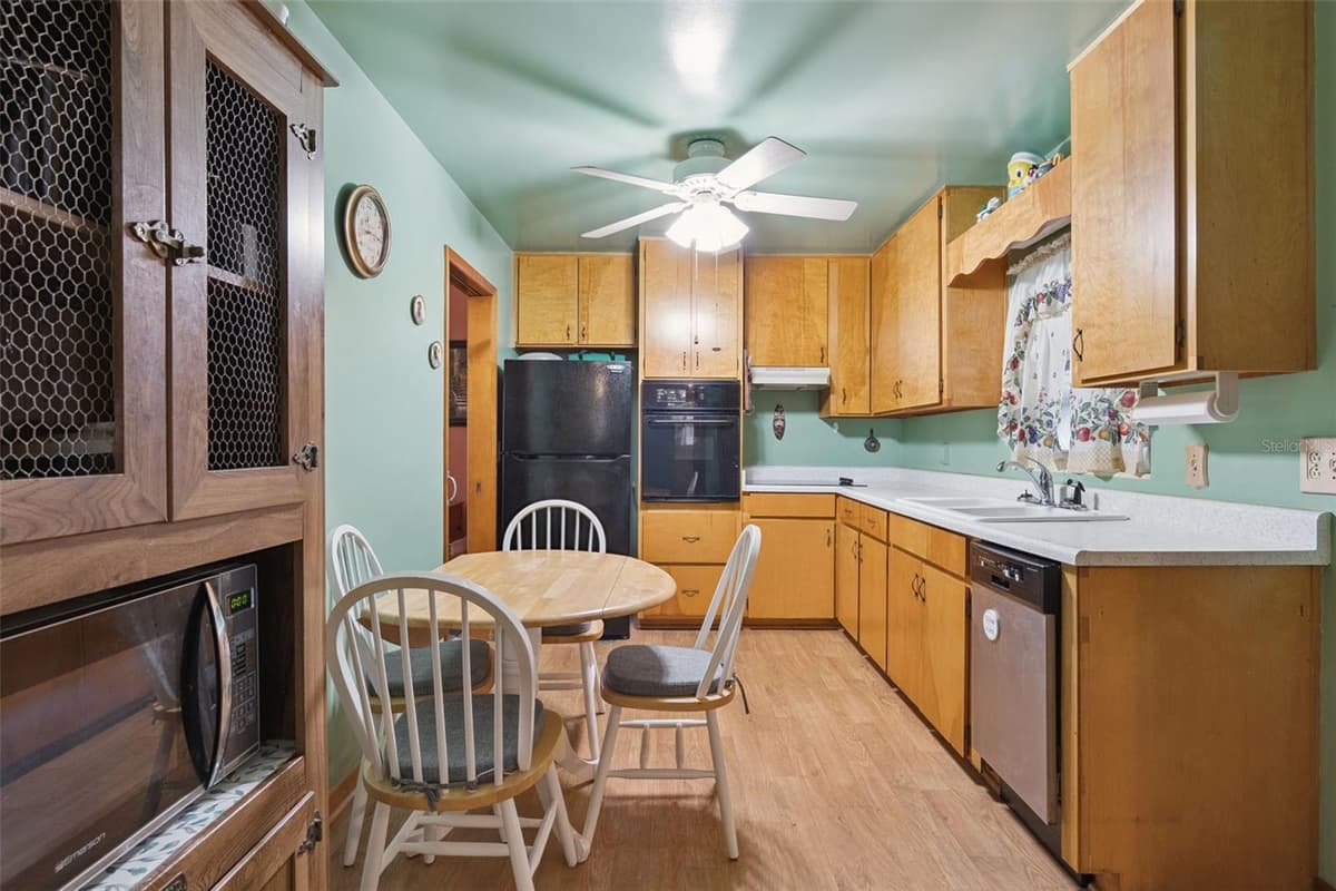 6832 OSWEGO DRIVE — photo 10 of 47
