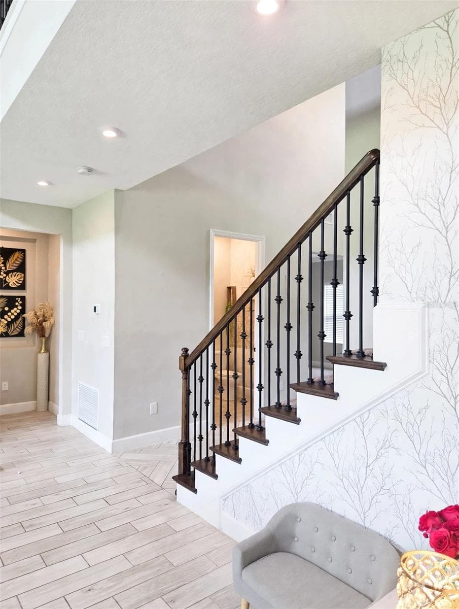7228 BRADBURY CIRCLE — photo 12 of 98
